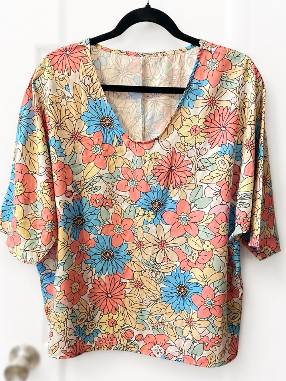 UNBRANDED- Floral Print 1/2 sleeve V-neck Top Size Large
